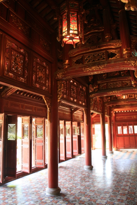 21. A l'intérieur du Temple To Mieu.