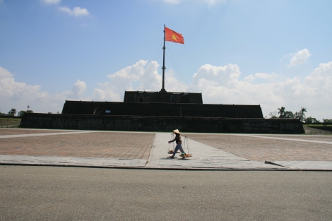 9. La tour du drapeau à l'entrée de la citadelle.
