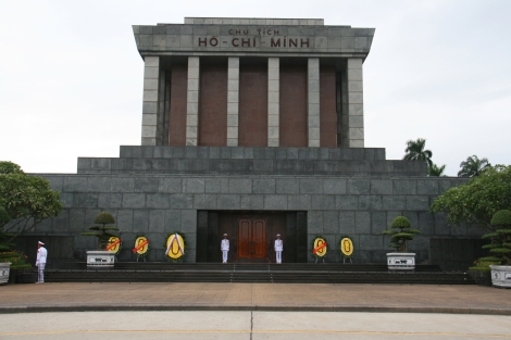 9. Le Mausolé où repose Ho Chi Minh.