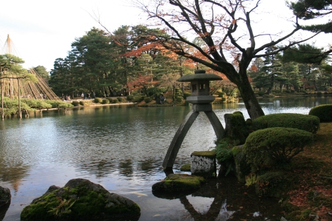 14. La lanterne Kotojitoro du jardin Kenrokuen (situé en face du chateau.)