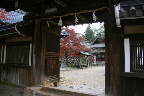 20. Porte d'entrée d'un ensemble religieux à côté de Sangatsu-do.