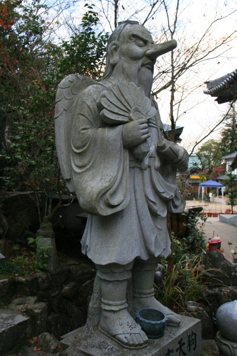 28.Tengu, mi-oiseau mi demon, une légende importante dans les temples de montagnes