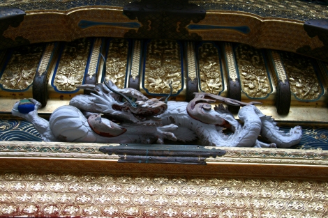 6. Dragon au dessus de la porte à Taiyuin byo.