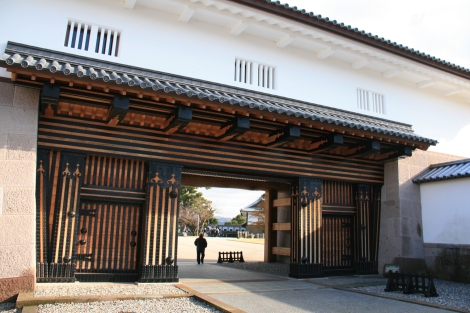 9. Une des portes du chateau de Kanazawa.